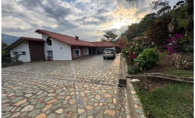 Vendo Acogedora Casa Campestre en unidad cerrada en Copacabana