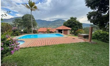 Vendo Acogedora Casa Campestre en unidad cerrada en Copacabana