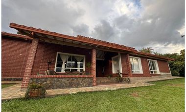 Vendo Acogedora Casa Campestre en unidad cerrada en Copacabana