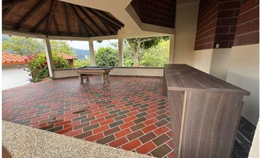 Vendo Acogedora Casa Campestre en unidad cerrada en Copacabana