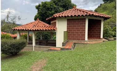 Vendo Acogedora Casa Campestre en unidad cerrada en Copacabana
