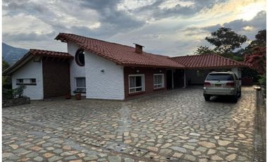 Vendo Acogedora Casa Campestre en unidad cerrada en Copacabana