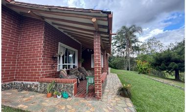 Vendo Acogedora Casa Campestre en unidad cerrada en Copacabana