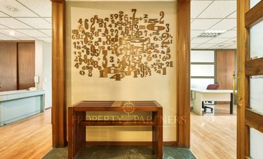 Gran oficina amoblada en insuperable ubicación 58 UF x m2