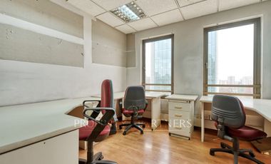 Gran oficina amoblada en insuperable ubicación 58 UF x m2