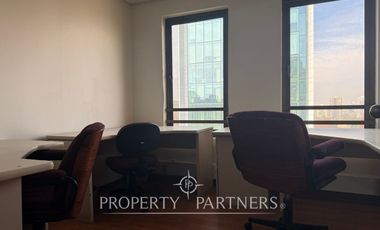 Gran oficina amoblada en insuperable ubicación 58 UF x m2