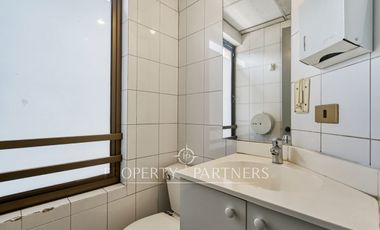 Gran oficina amoblada en insuperable ubicación 58 UF x m2