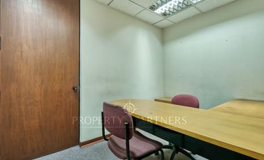 Gran oficina amoblada en insuperable ubicación 58 UF x m2