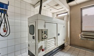 Gran oficina amoblada en insuperable ubicación 0,30 UF x m2
