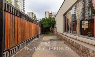 Amplia casa a la venta