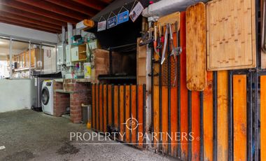 Amplia casa a la venta