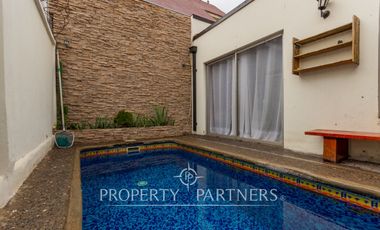 Amplia casa a la venta