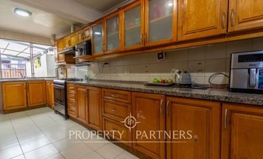 Amplia casa a la venta