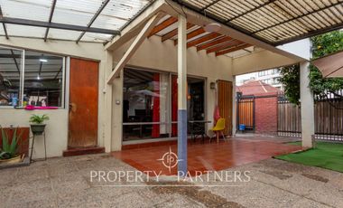 Amplia casa a la venta