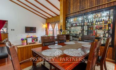 Amplia casa a la venta