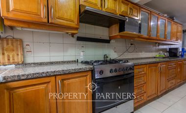 Amplia casa a la venta