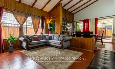 Amplia casa a la venta