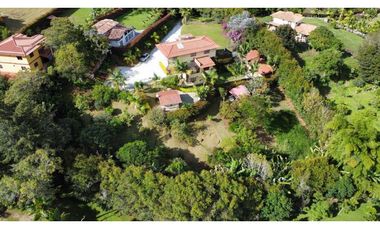 SE VENDE FINCA AMOBLADA EN MARINILLA VIA EL PEÑOL CERCA ALTO DEL [S&S]