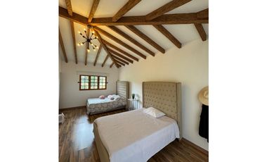 SE VENDE FINCA AMOBLADA EN MARINILLA VIA EL PEÑOL CERCA ALTO DEL [S&S]