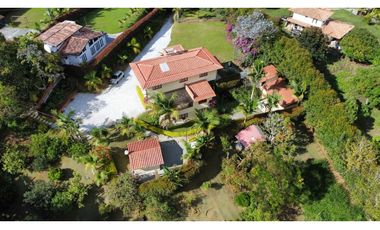 SE VENDE FINCA AMOBLADA EN MARINILLA VIA EL PEÑOL CERCA ALTO DEL [S&S]
