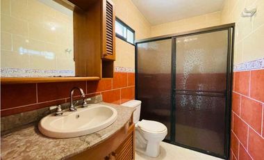 ARRIENDO CASA GRANDE vivienda o comercio  2do PISO. ENVIGADO
