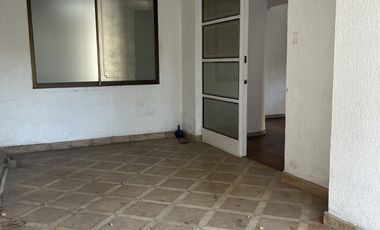 UF 79 Arriendo hermosa casa de 2 pisos con 5D+3B. En calle Holanda, Providencia. Residencial o Comercial