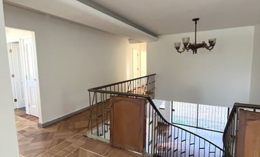 UF 79 Arriendo hermosa casa de 2 pisos con 5D+3B. En calle Holanda, Providencia. Residencial o Comercial