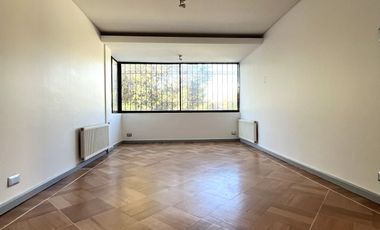 UF 79 Arriendo hermosa casa de 2 pisos con 5D+3B. En calle Holanda, Providencia. Residencial o Comercial