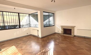 UF 79 Arriendo hermosa casa de 2 pisos con 5D+3B. En calle Holanda, Providencia. Residencial o Comercial