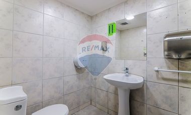Bodega con oficinas en Recoleta: Oportunidad Única