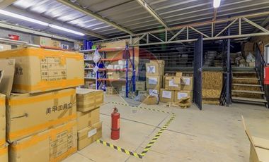Bodega con oficinas en Recoleta: Oportunidad Única