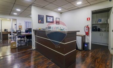 Bodega con oficinas en Recoleta: Oportunidad Única