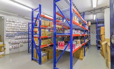 Bodega con oficinas en Recoleta: Oportunidad Única