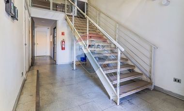 Bodega con oficinas en Recoleta: Oportunidad Única