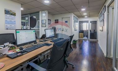 Bodega con oficinas en Recoleta: Oportunidad Única