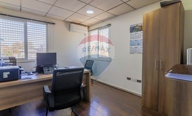 Bodega con oficinas en Recoleta: Oportunidad Única