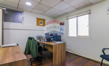 Bodega con oficinas en Recoleta: Oportunidad Única