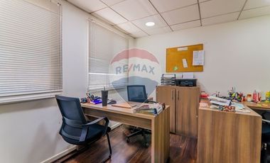 Bodega con oficinas en Recoleta: Oportunidad Única