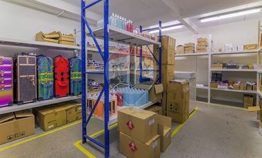 Bodega con oficinas en Recoleta: Oportunidad Única