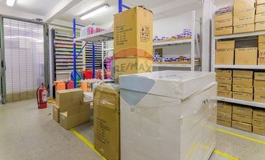 Bodega con oficinas en Recoleta: Oportunidad Única