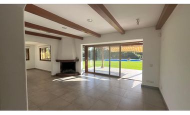 ARRIENDO HERMOSA CASA CHICUREO, CON PISCINA