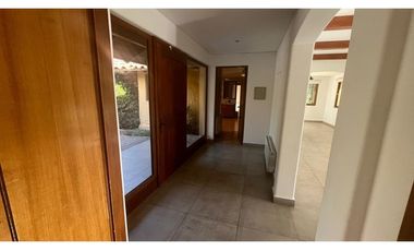 ARRIENDO HERMOSA CASA CHICUREO, CON PISCINA