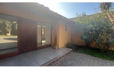 ARRIENDO HERMOSA CASA CHICUREO, CON PISCINA