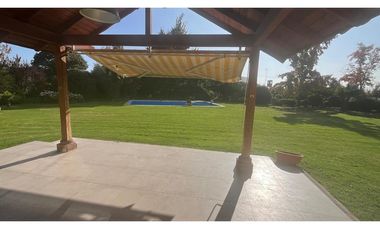 ARRIENDO HERMOSA CASA CHICUREO, CON PISCINA