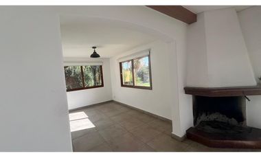 ARRIENDO HERMOSA CASA CHICUREO, CON PISCINA