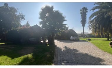 ARRIENDO HERMOSA CASA CHICUREO, CON PISCINA