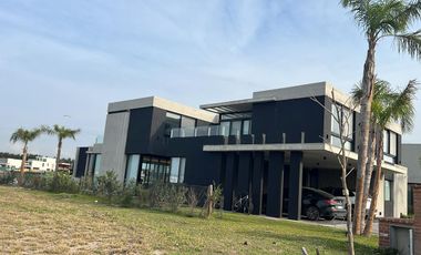 Casa en los Puentes Nordelta.