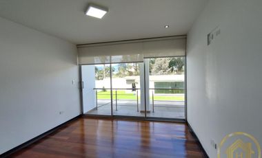 Casa Moderna en el Valle de los Chillos, Terreno de 1550 m² con BBQ Jacuzzi, Zona de Juegos Privada