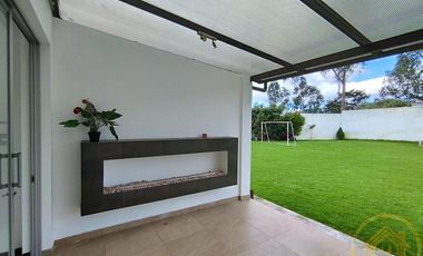 Casa Moderna en el Valle de los Chillos, Terreno de 1550 m² con BBQ Jacuzzi, Zona de Juegos Privada