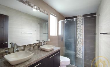 Casa Moderna en el Valle de los Chillos, Terreno de 1550 m² con BBQ Jacuzzi, Zona de Juegos Privada